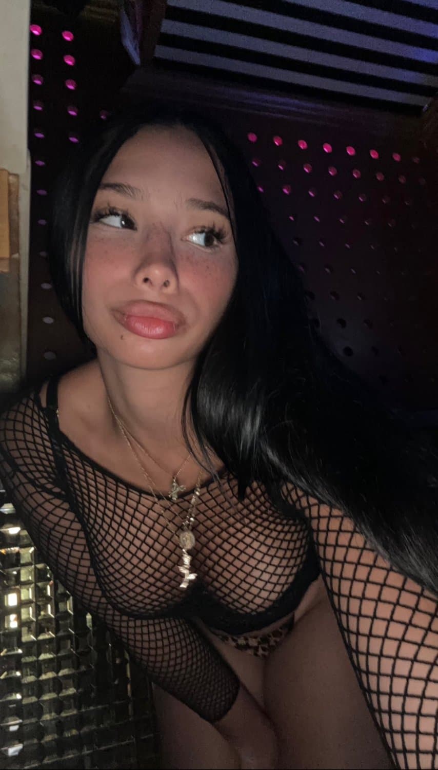 Bottle Girl Is Always Ready to Fuck