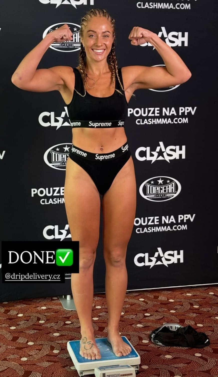 Love everything about her Always cum to her feet ???