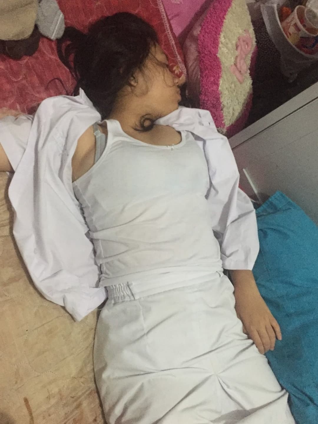 sarah cantik cewek sekolah sma gangbanged toket gede