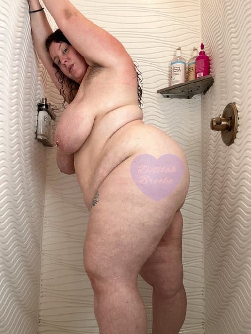 Click to view full size Hot bbw showing her sex skills 1