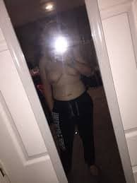 Freshly 18 Jaden shows off in nude selfies