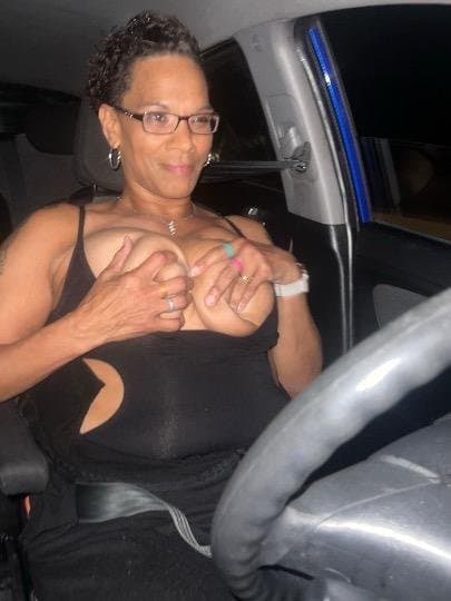 100% REAL MATURE ebony COUGAR fat pussy mom left her phone unlocked. Madura casero Buena