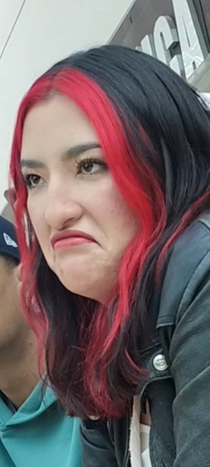 Click to view full size Nena peliroja trompita parada Duckface ???