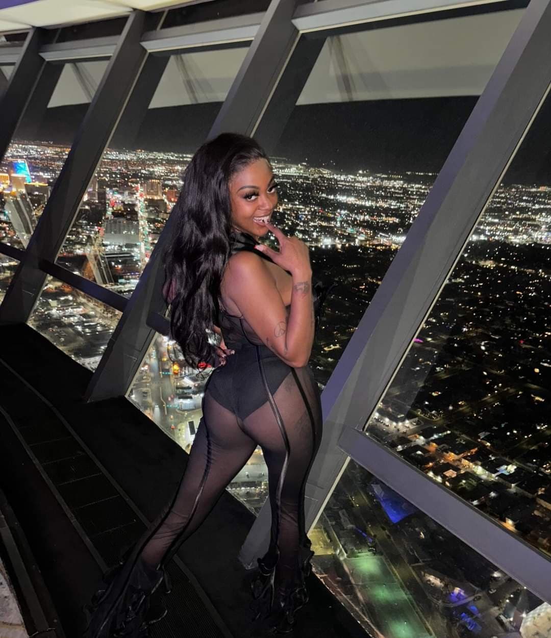 Jrea sexy ebony dancer