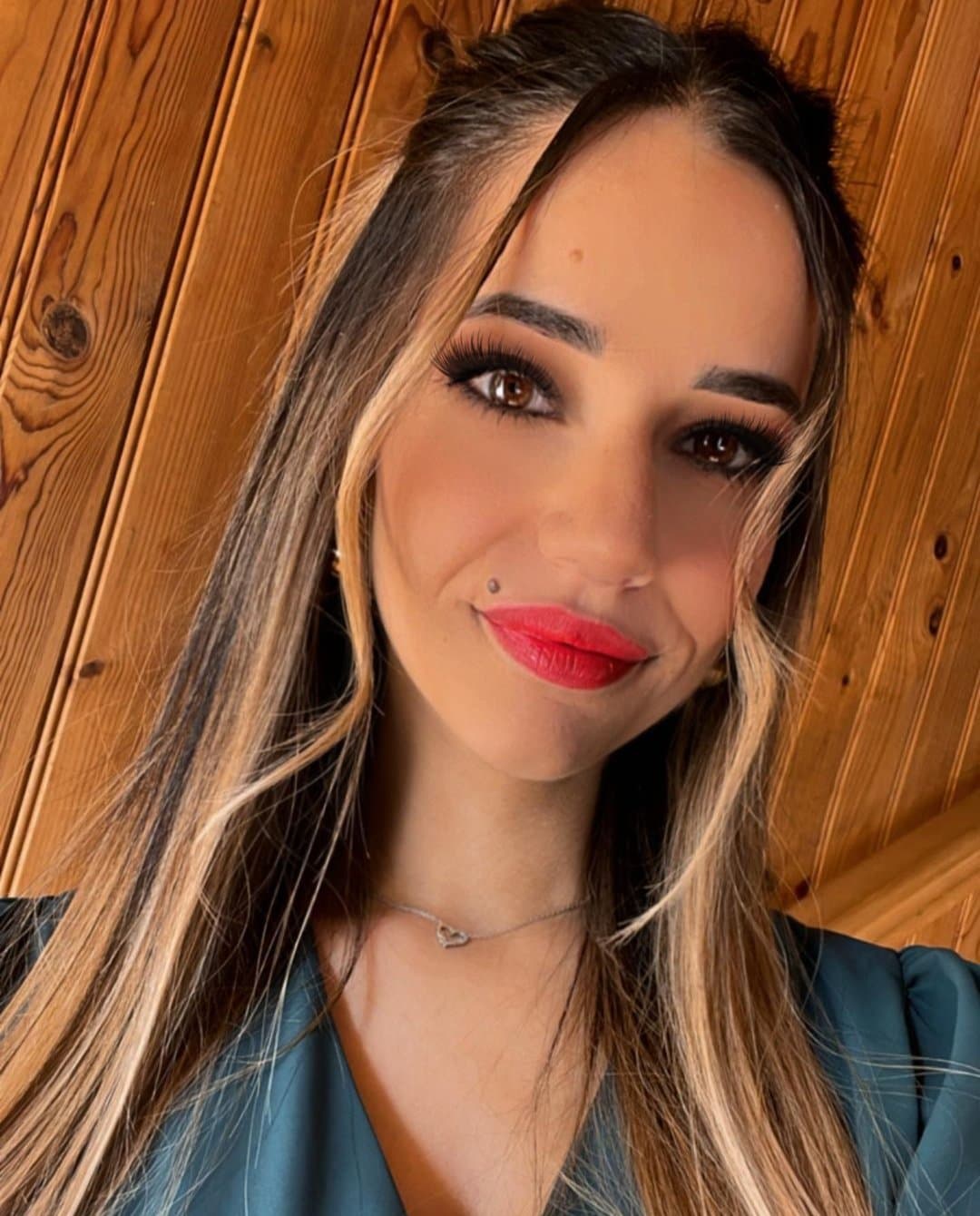 Ma pute ?? bonne branlette les gars sur ma salope de femme