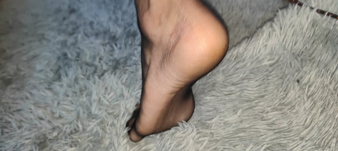 Click to view full size male feet tease