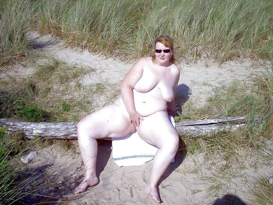 BBW- Grosse cochonne sur la plage