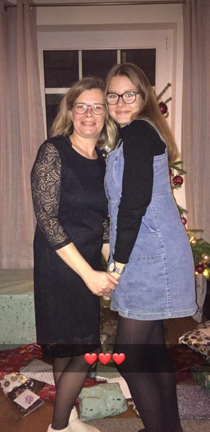 Tight 18 year old german teen whore Hannah J. | Geile 18 jährige deutsche Hure Hannah J.