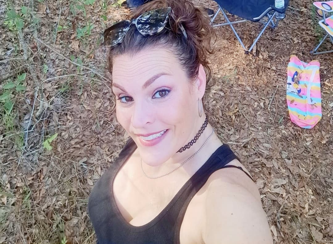 Looks like this wild clubber still enjoys being a cocktease today