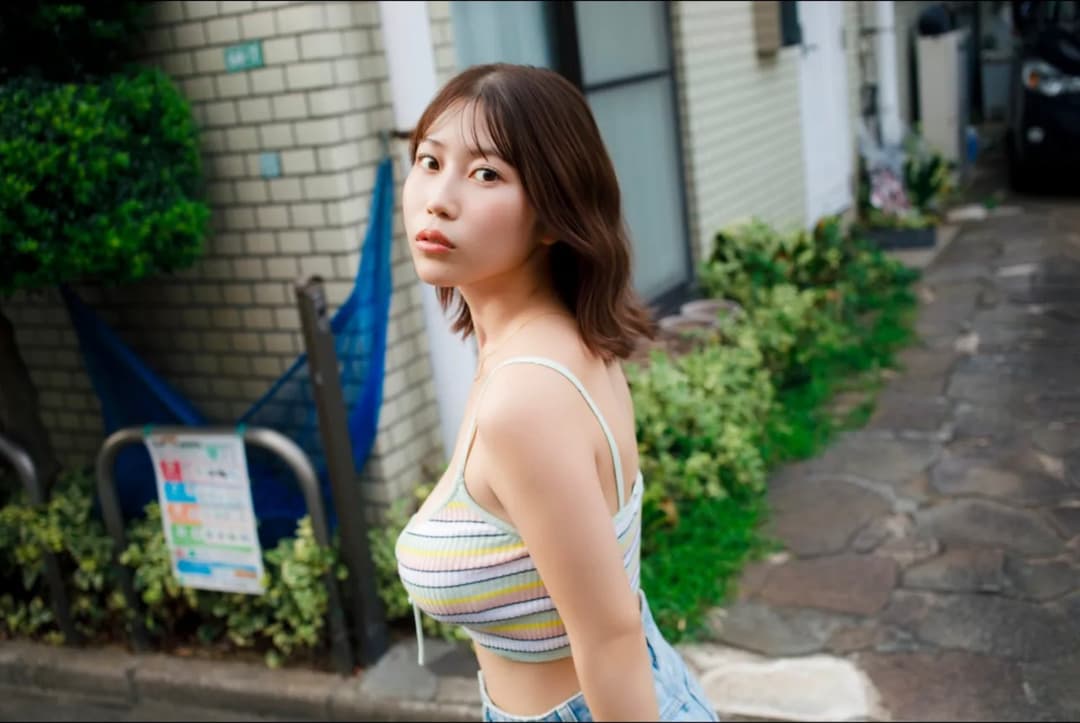 Iori Io - Monthly Girl PHOTOBOOK