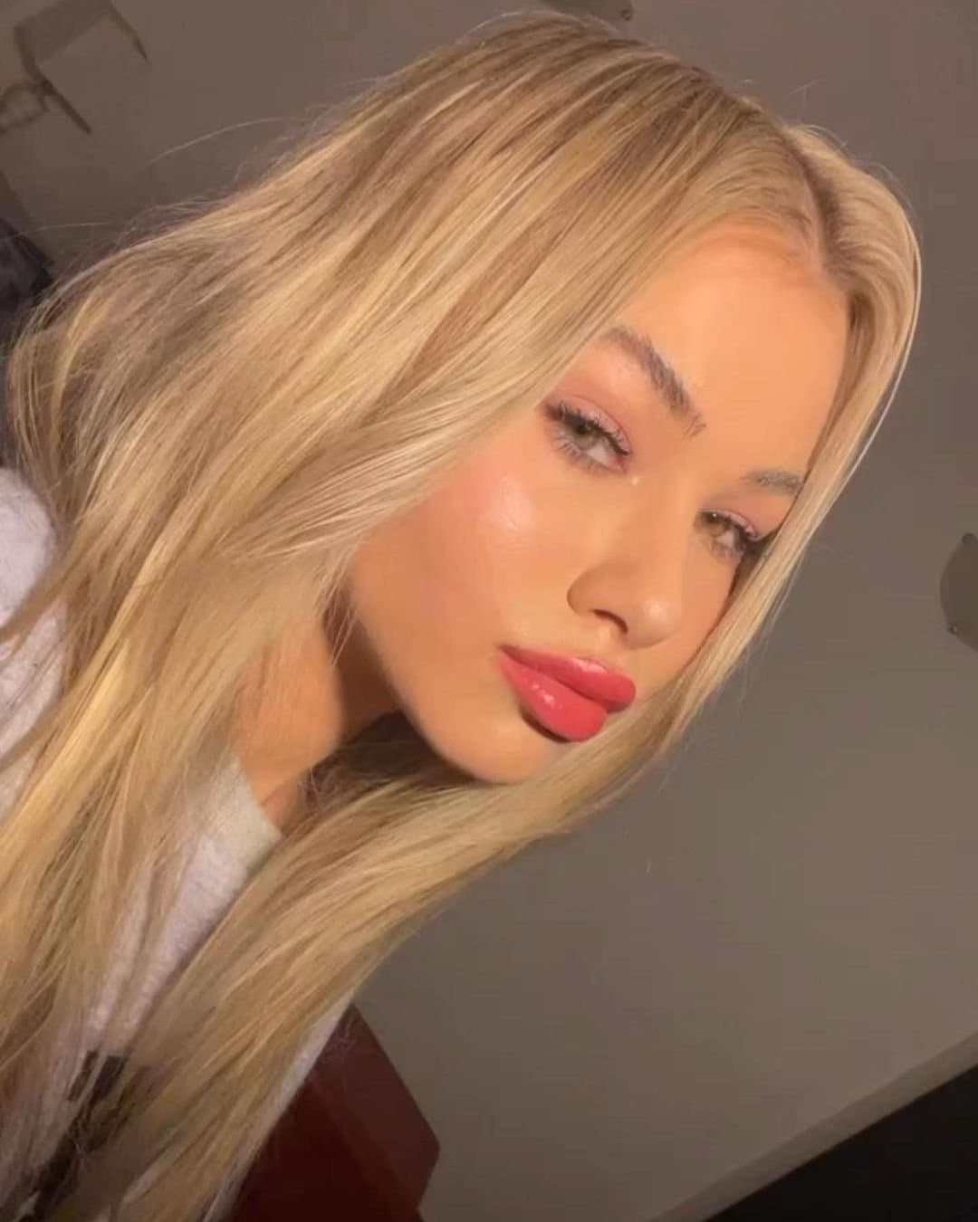 Canadian Webslut Charlotte