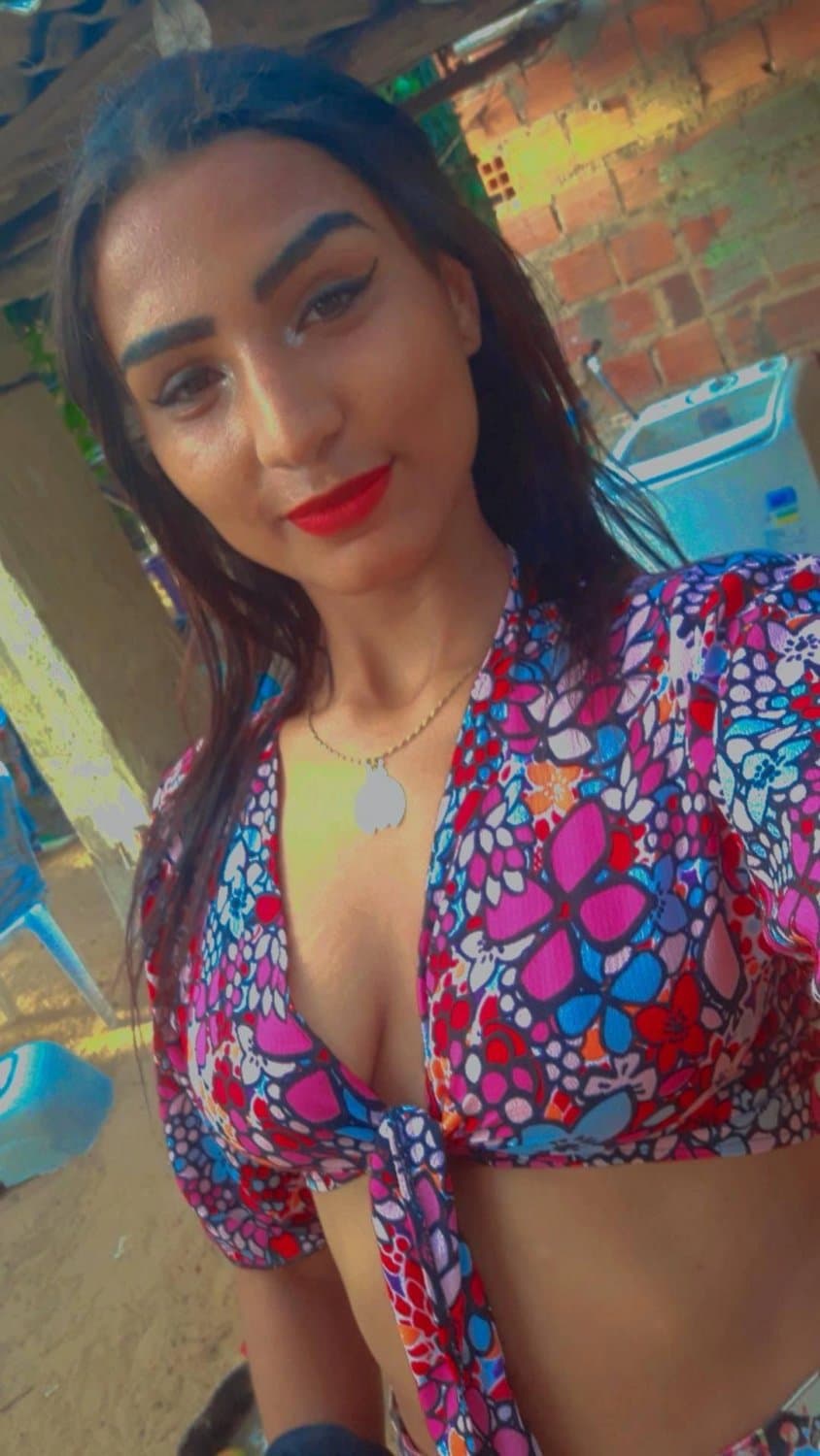 Vic Mendonça. magrinha gostosa vende conteudo