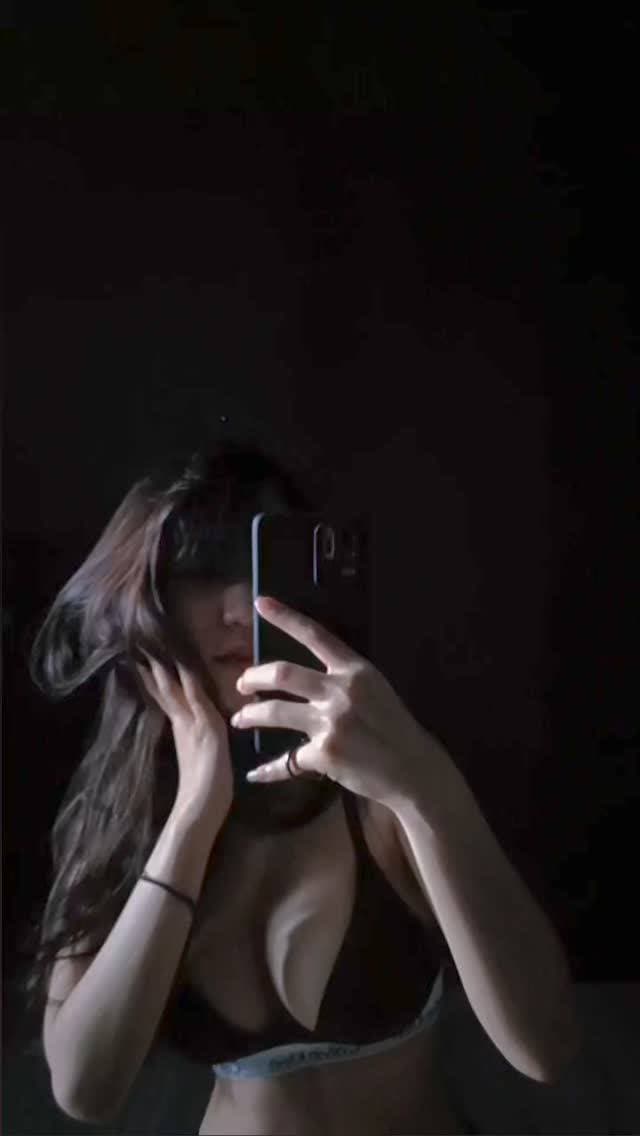 Sexy Big boobs Thai college babe shows her hot and busty body on Instagram