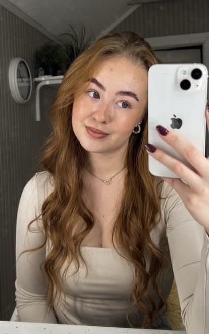 Beautiful Finnish slut Eedit needs cum on her face