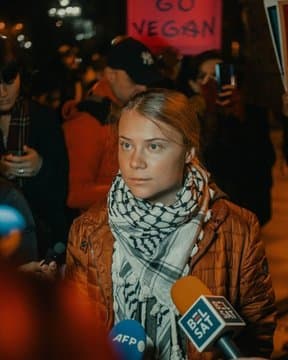 Looking for greta thunberg lovers Who wanne chat and goon to godess greta dm me