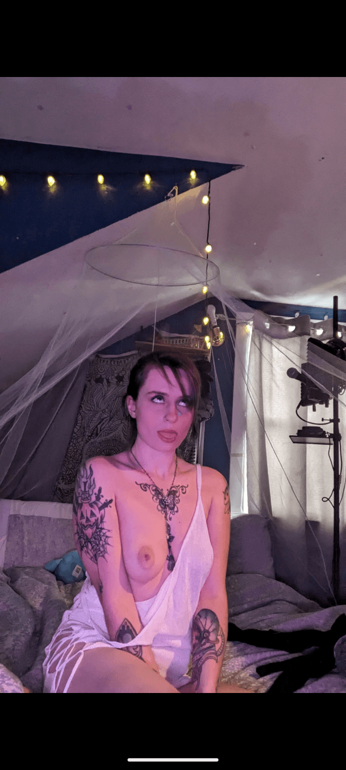 Natural slut Vera can finally unleash the slut inside all the way