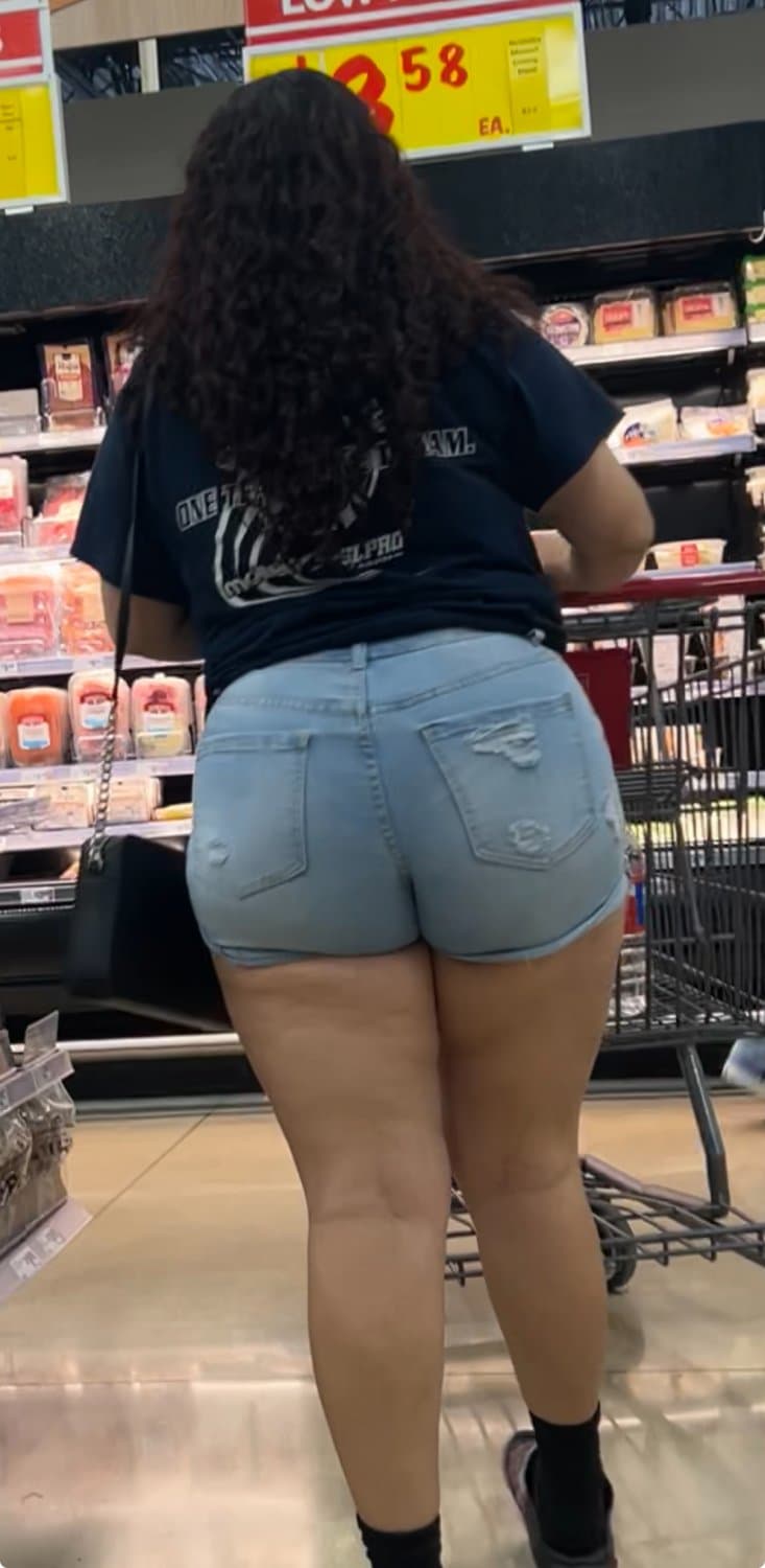 Sexy BIG OL BOOTY Latina! In Jean shorts