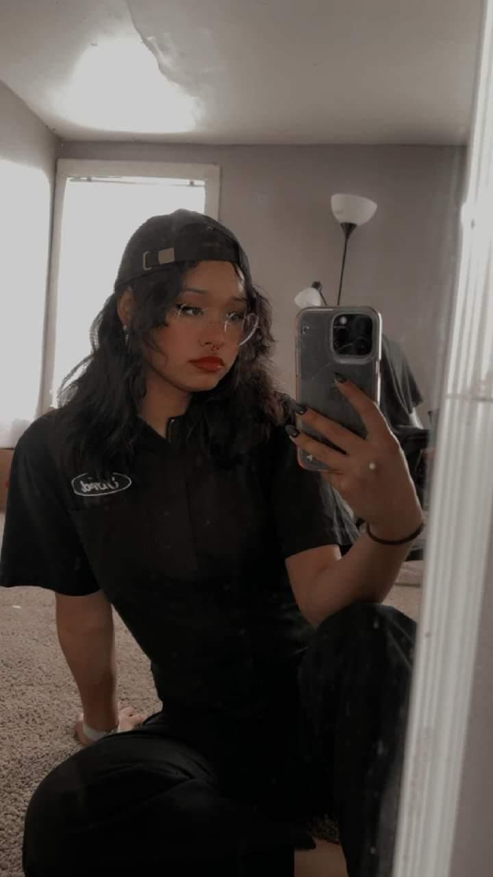 Click to view full size Ex coworker .. shes a lil freak who has a breeding kink