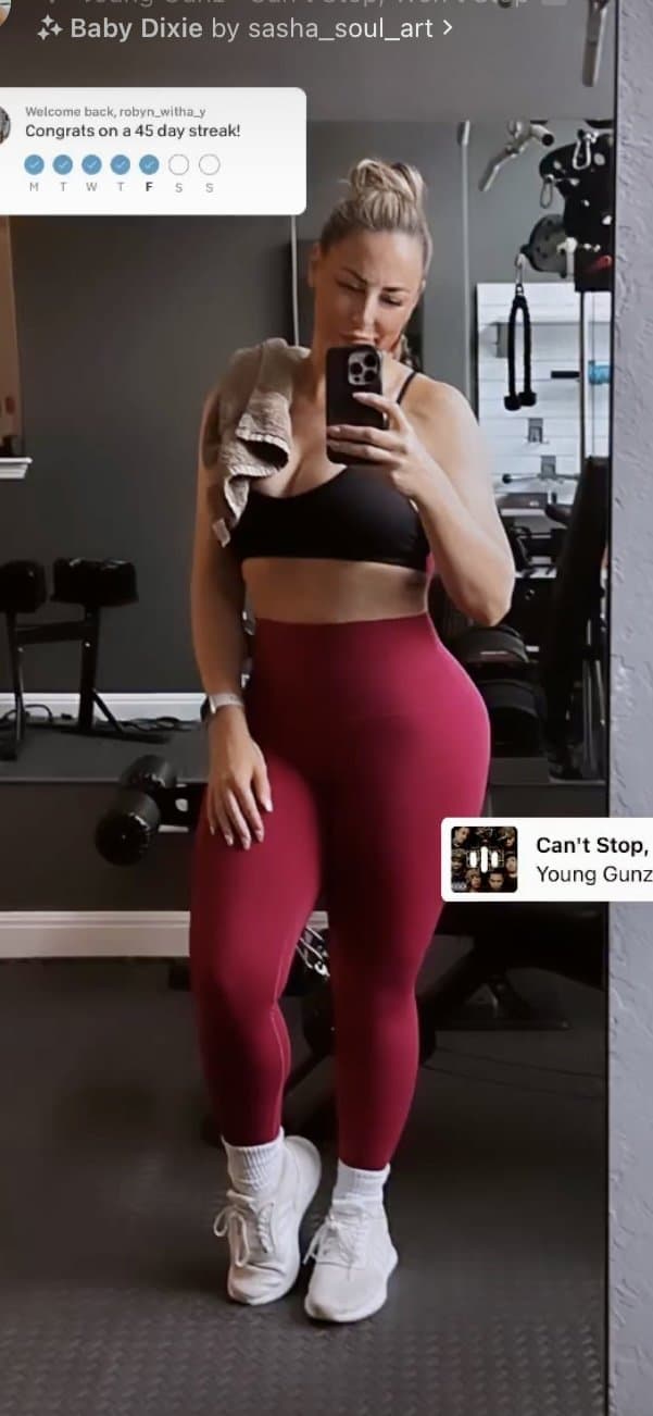 Click to view full size Texas TikTok milf Robyn fields