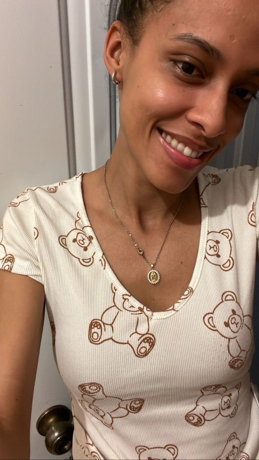 Sexy Latina Amateur strips