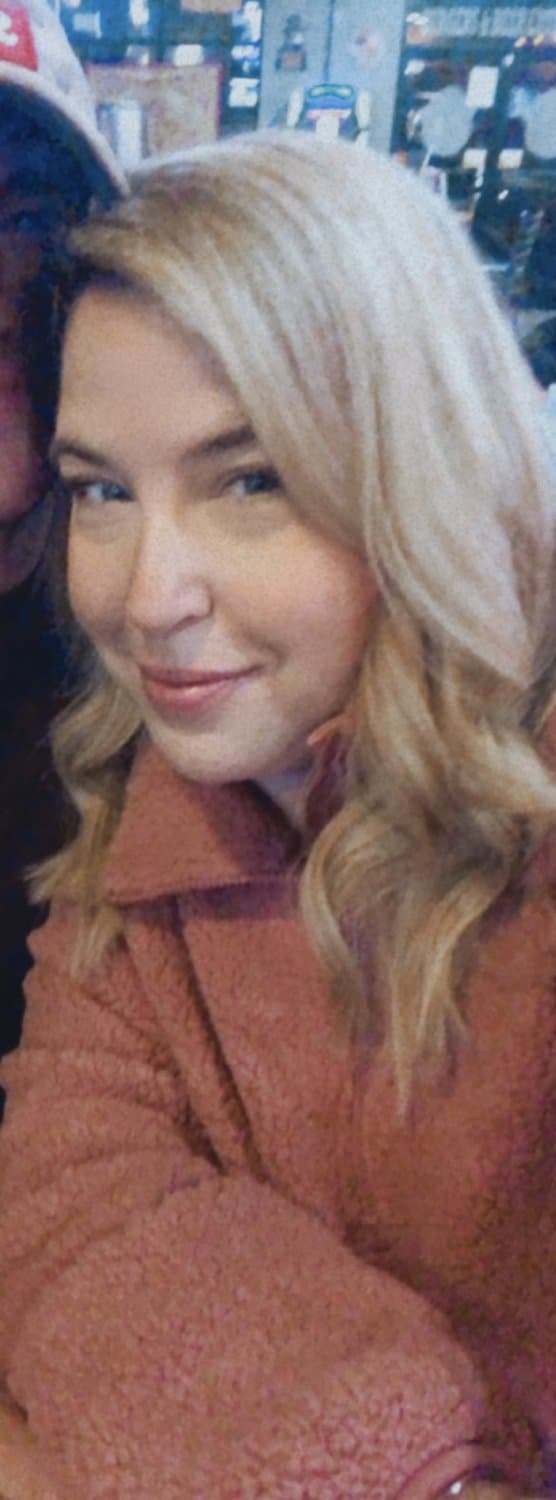 Let Kentucky Church MILF Jennifer make you cum - comment & repost her