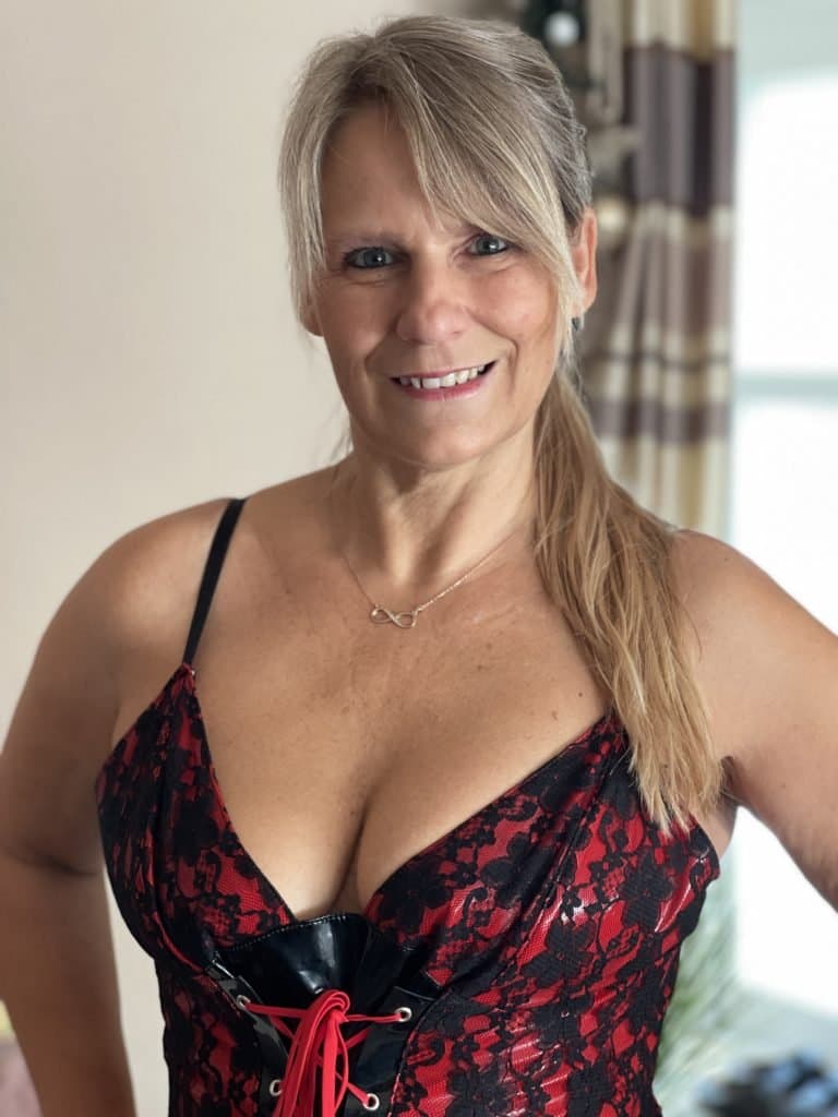 Sweet susi (mature beauty!)