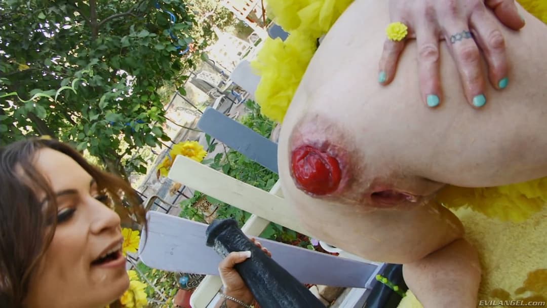 Ass Full Of Honey - Amber Rayne, Dirty Garden Girl