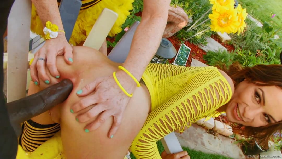 Ass Full Of Honey - Amber Rayne, Dirty Garden Girl