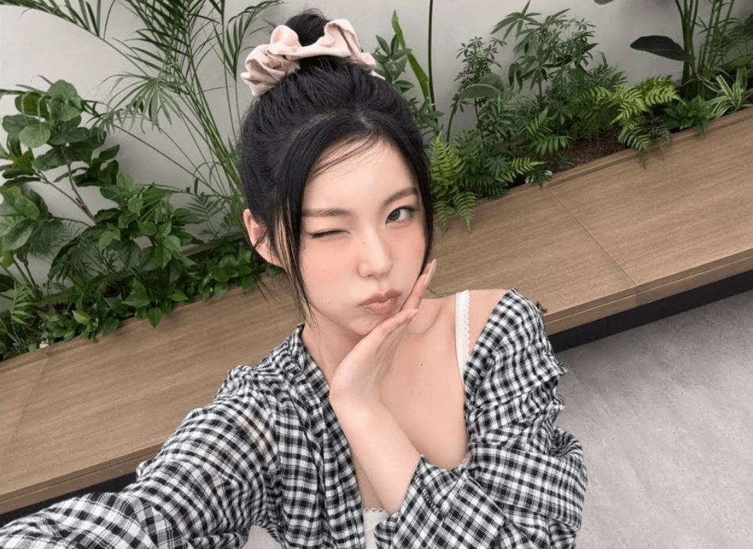 Kyujin nmixx. Come on guys! Leave your empty balls for this kitten face that screams for cum