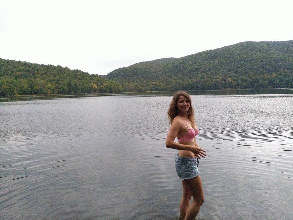 Alexia aime se montrer