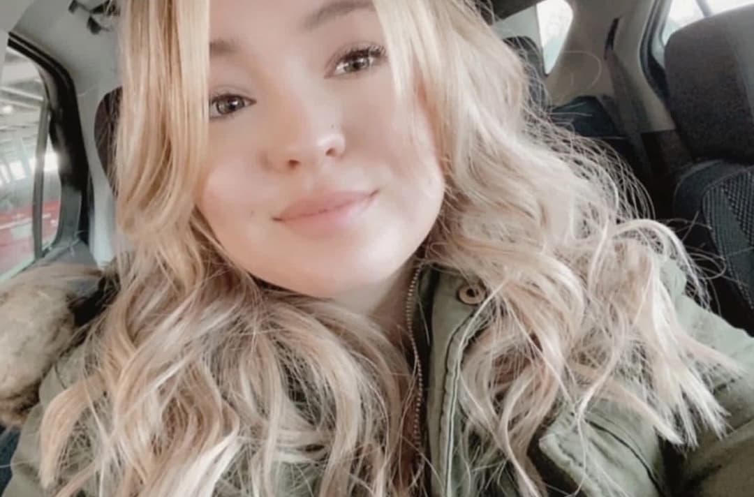 Bully this sluts bitch brother on discord: johnnytesties519   Really bully him meaner the better