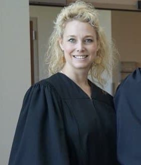 Cast your vote for the best tits at Mardi Gras from this busty j u d g e!