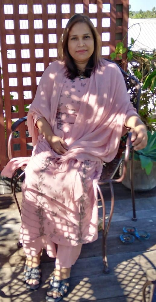 Voluptuous bhabhi from Dhaka, Bangladesh. No one could resist to pound this bhabhi????