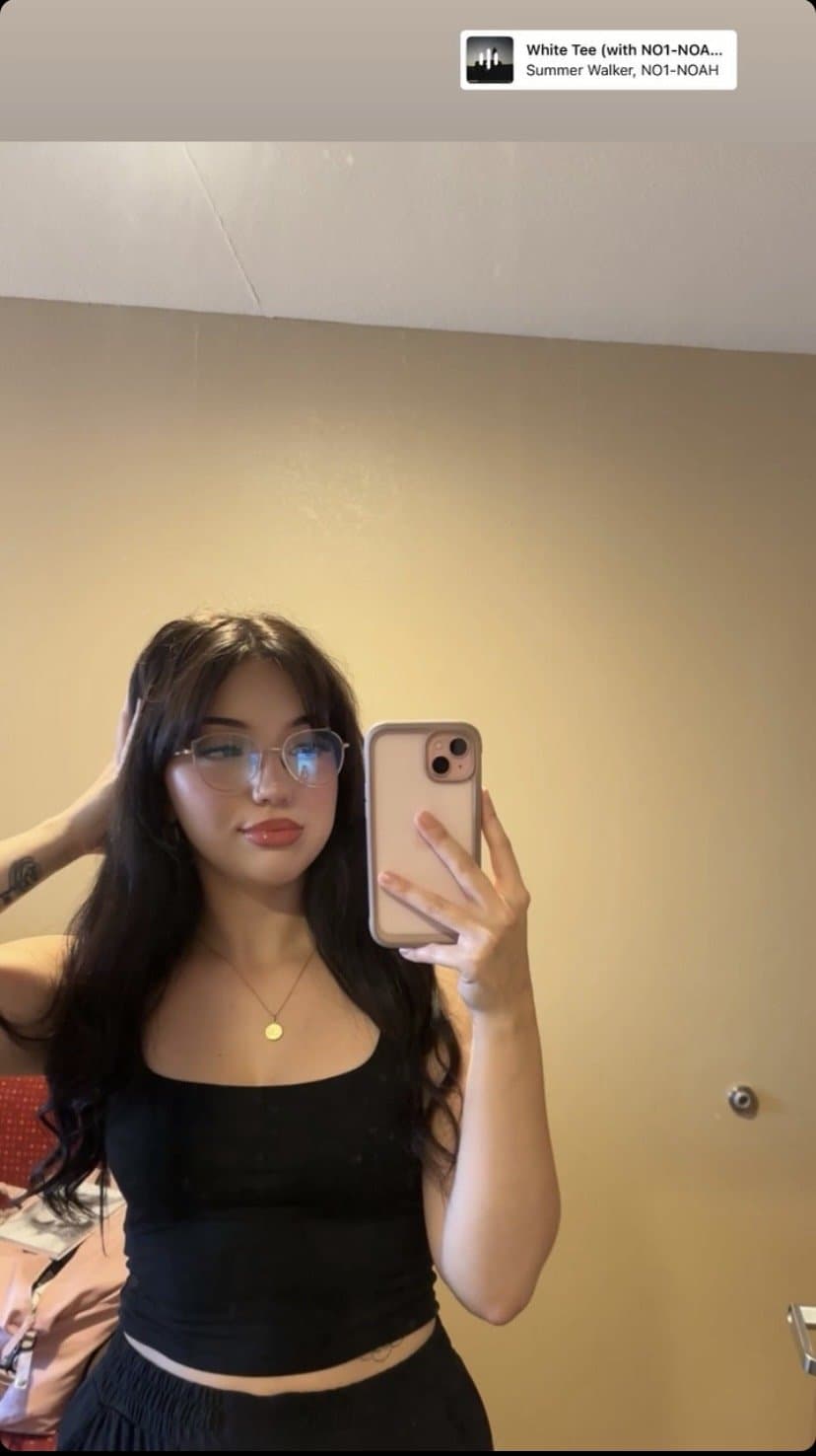 Snowbunny bitch Cat only lets black clap those big buttcheeks