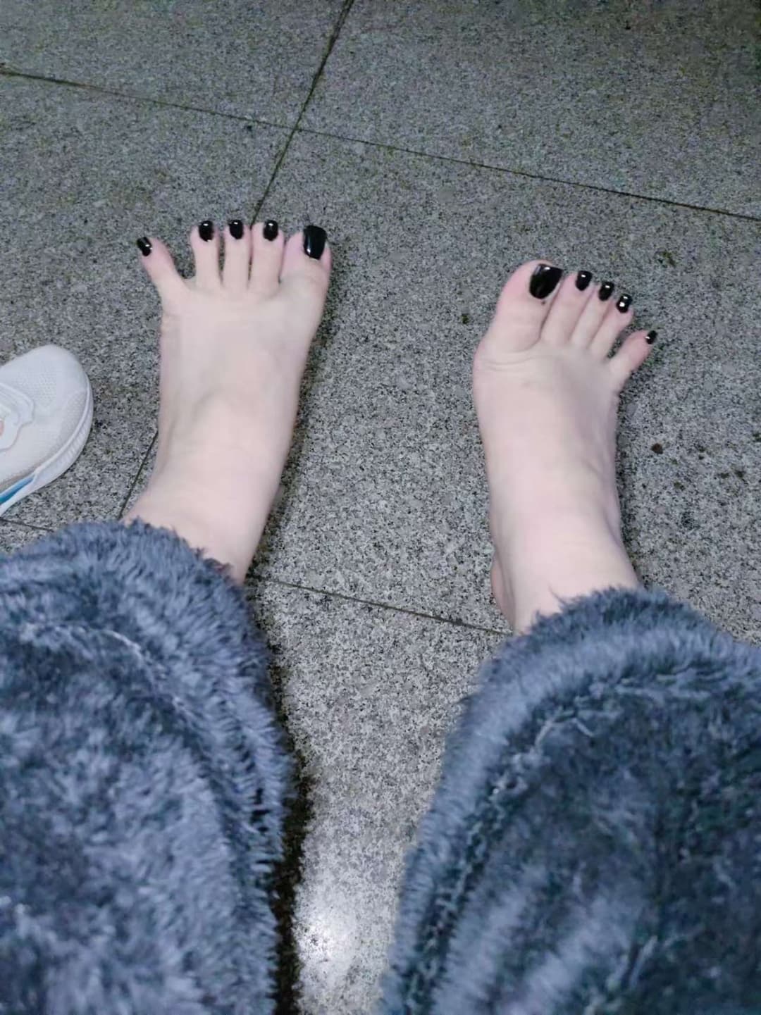I Pay Chinese Student for showing her sexy feet