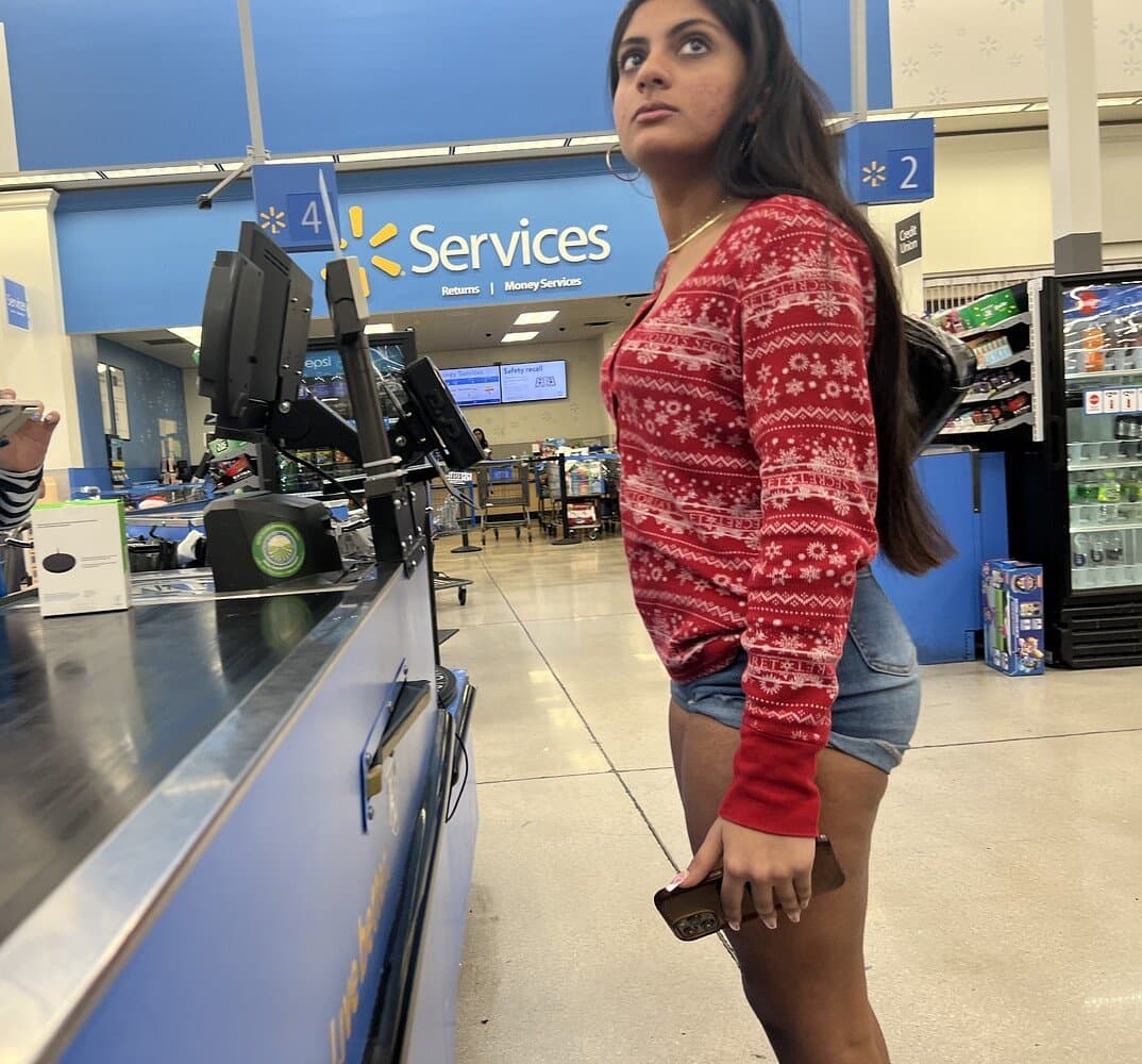 Click to view full size Sexy Middle Eastern Candid