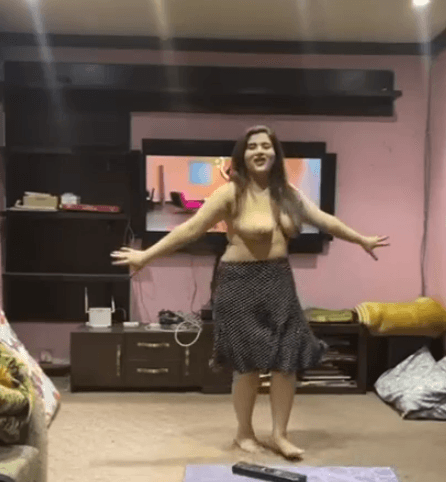 Pakistani BBW Girl Mujra Dance Nude