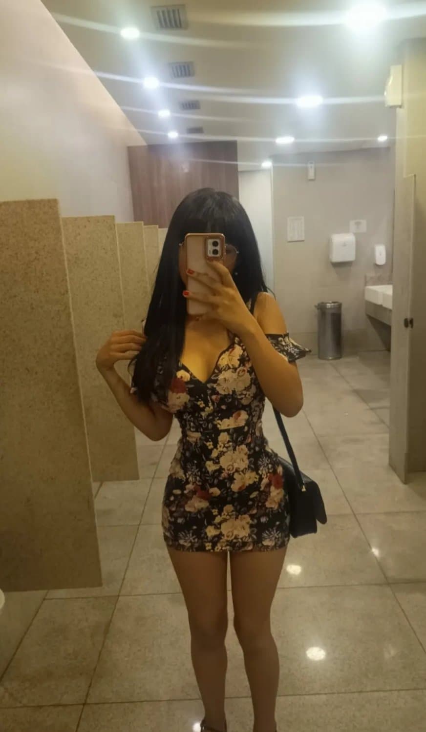 Novinha gostosa pra krl, que putinha gostosa mds???