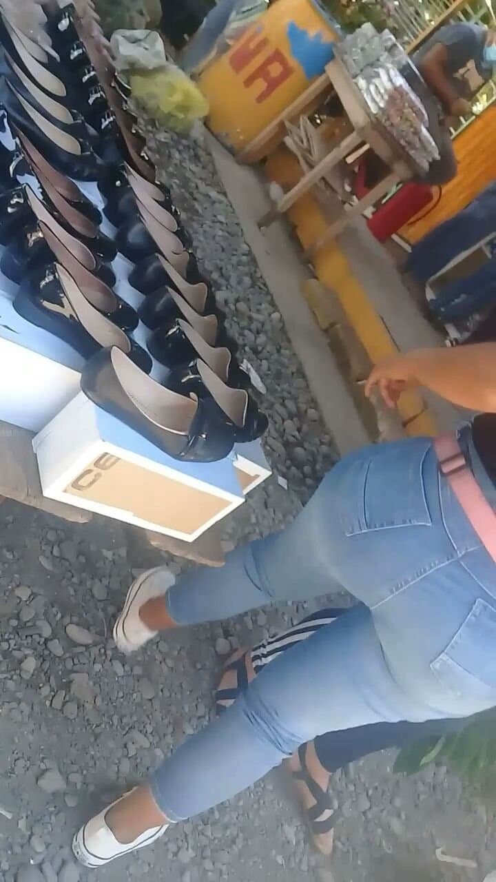 Taquera del estado de puebla repartiendo en la calle ?