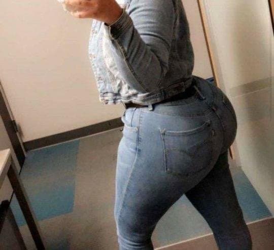 Big booty fat pussy pretty face LIGHTSKIN EBONY SISTER REAL CAMERA ROLL