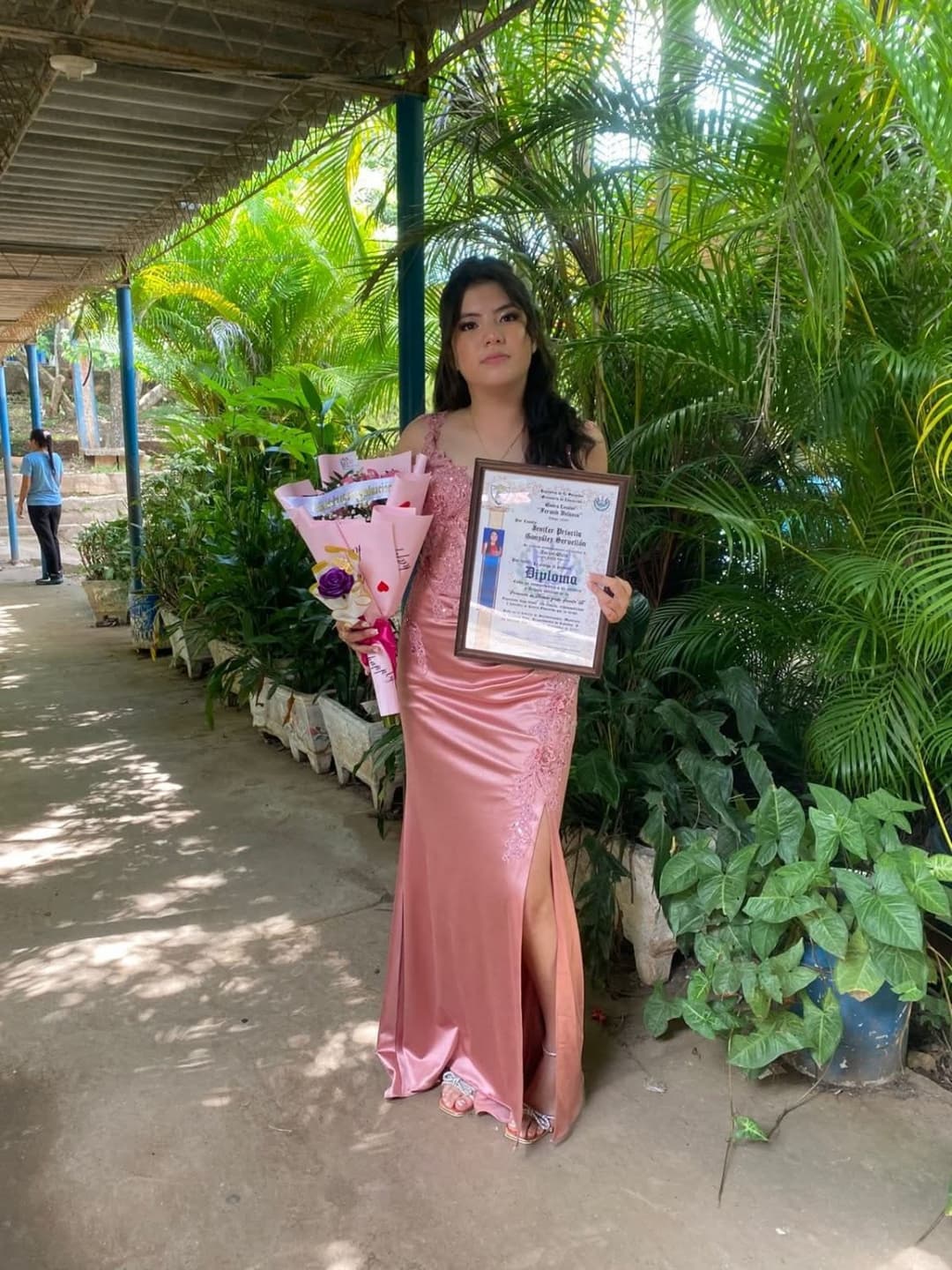 Click to view full size Priscila, la putita y reina de muchas pajas se graduó, como la felicitarias