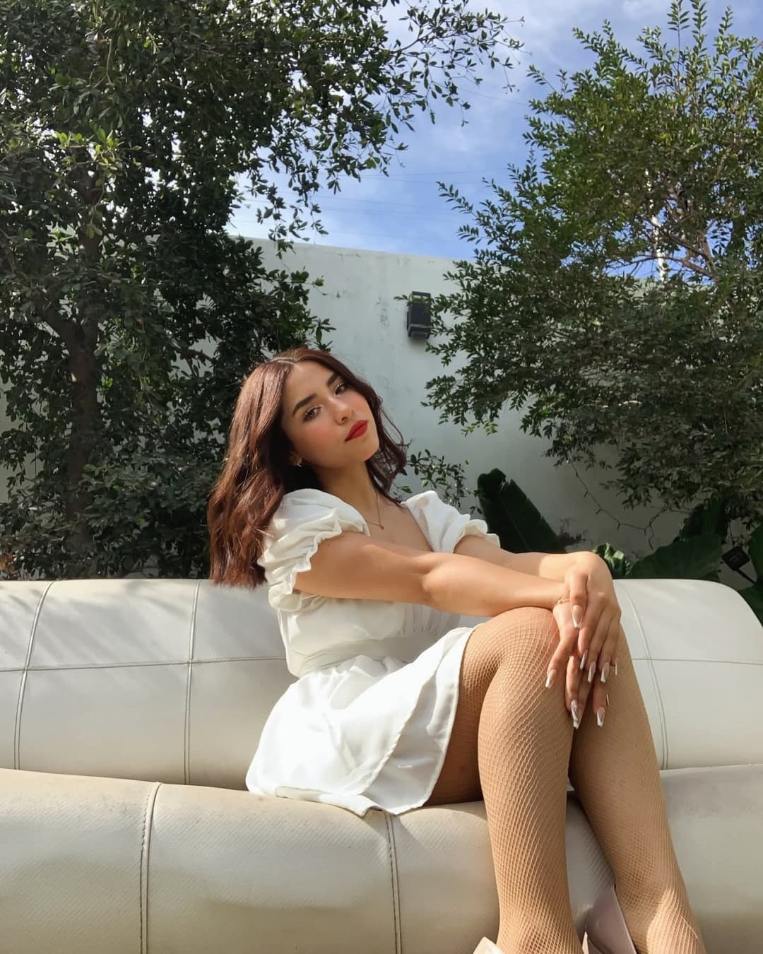 Más de ella casi 20 años.