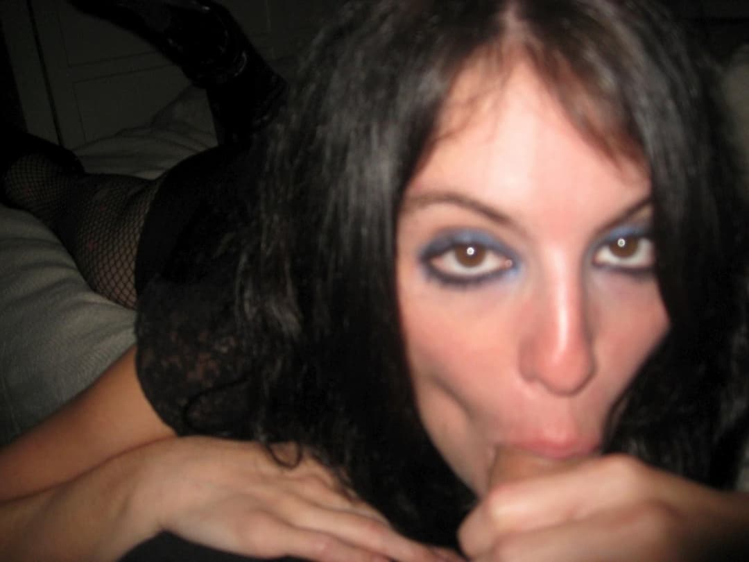 Amateur girl sucking cock and getting a facial