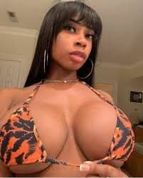 Mix delicious big boobs.  Delicious big tits. Cual es tu preferido?