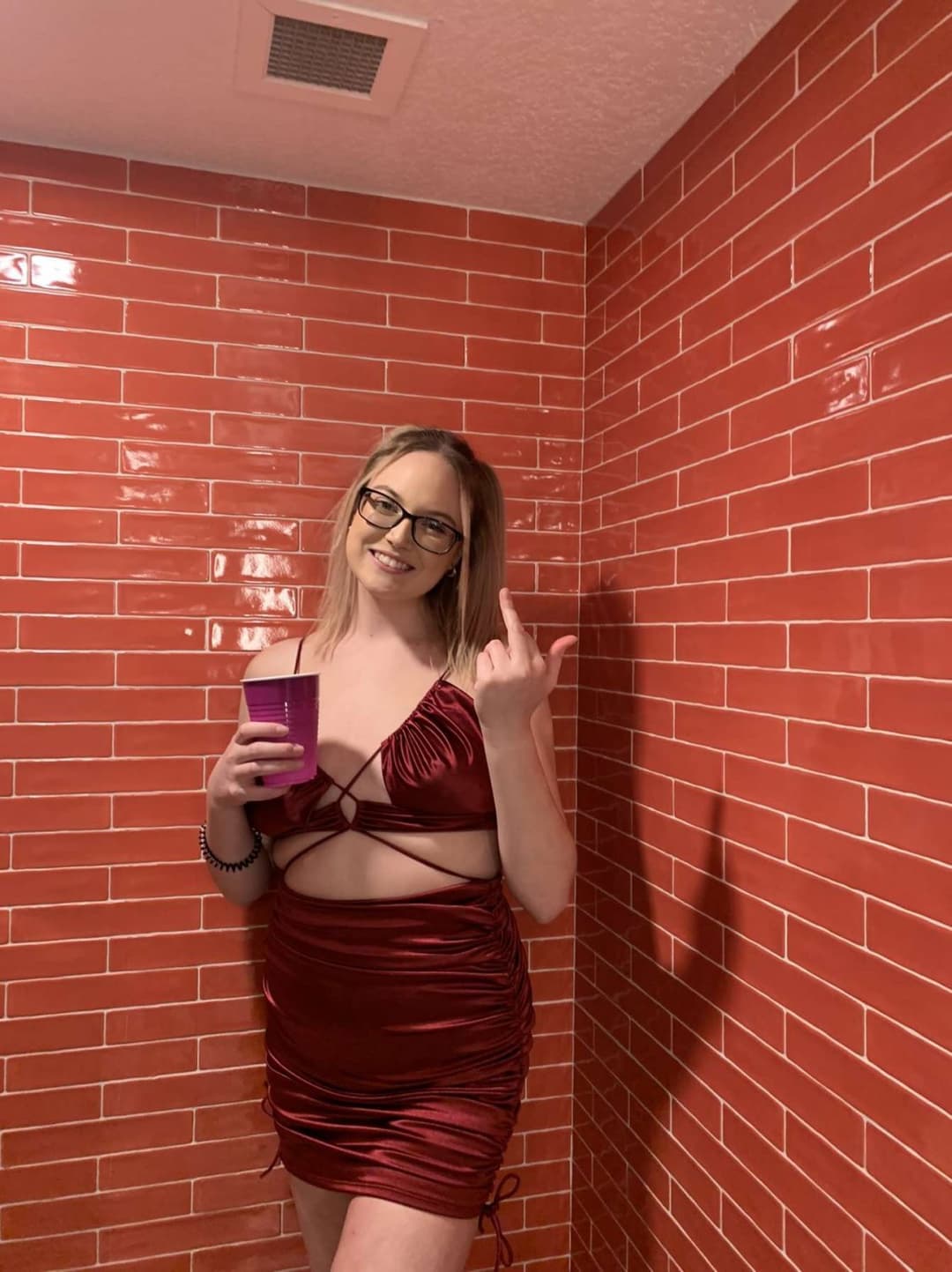 Hot slut Alexis love showing off