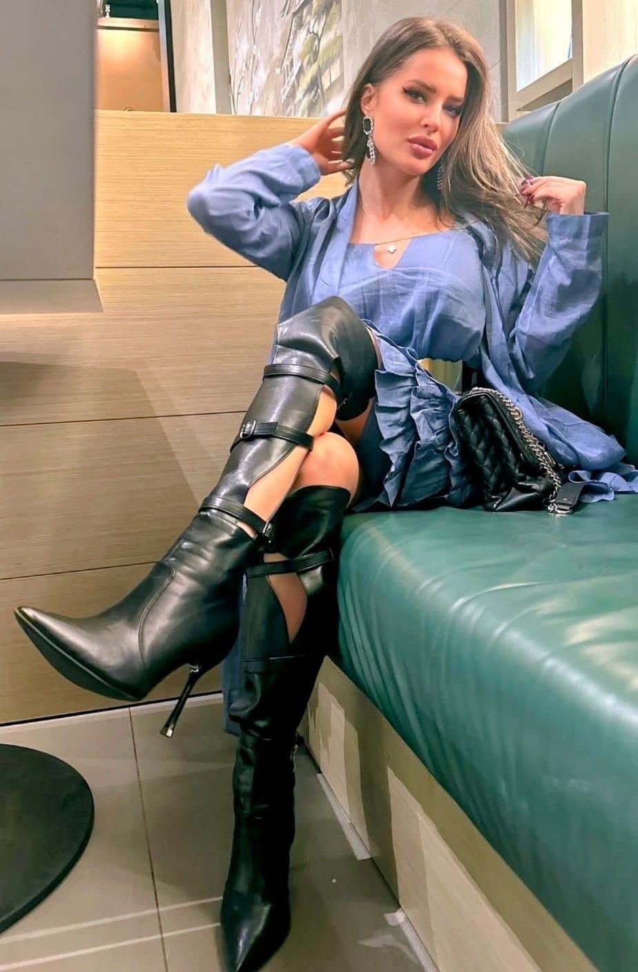 Highheels boots websluts pt2