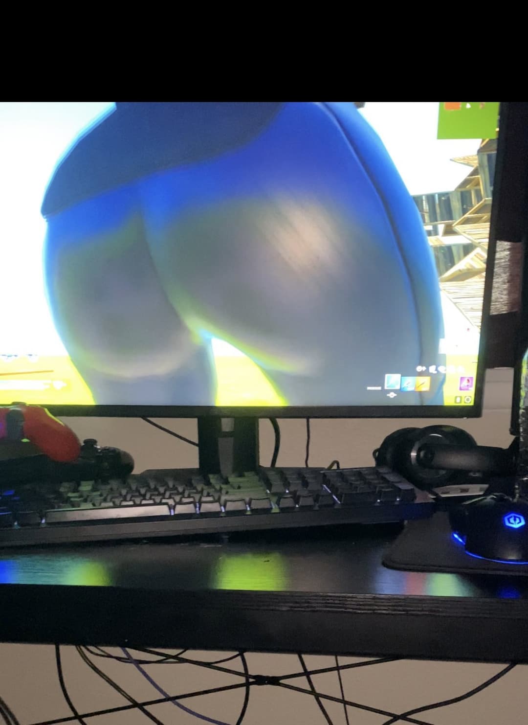 Dm me if you can help me cum in game or jerk off in game on Fortnite and give me a lapdance