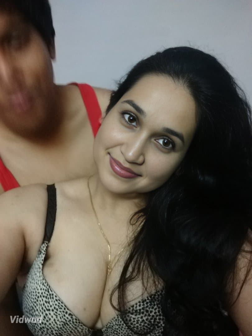 TELUGU AMMAYI MILF ANUPAMA HOT BOOB SHOW CAM FOR JOB