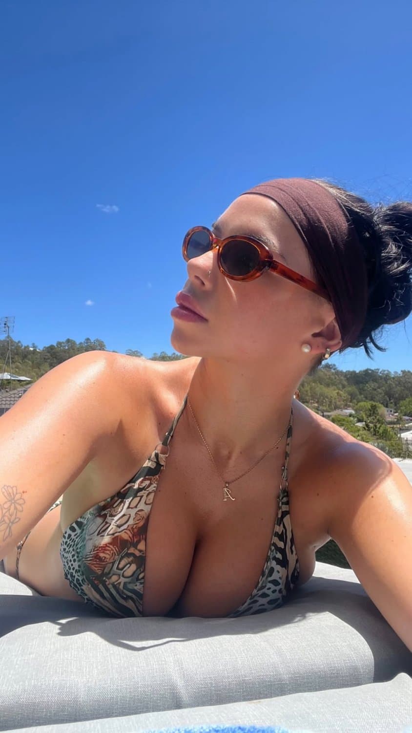 22 yo IRL mom: Hottest IRL gym milf ever! (Part 1) - Please REPOST if you like!