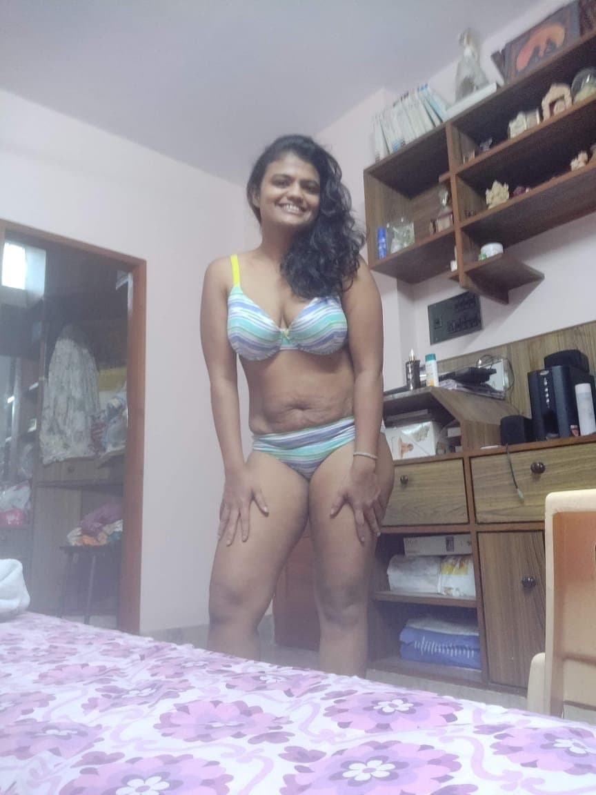 Famous Indian Webslut Likes to Show Off